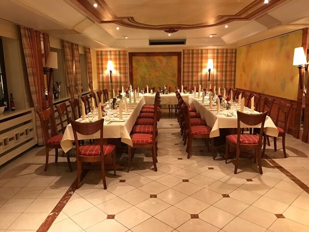 Imagen del bar/restaurante del Hotel Schwarzw&auml;lder Hof. Foto 17