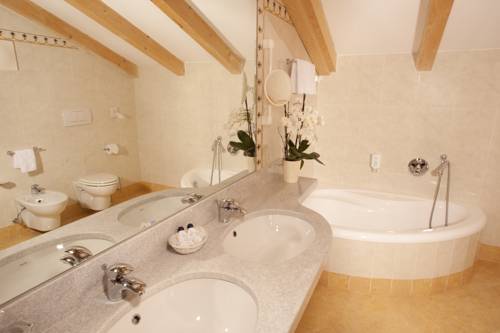Imagen de la habitación del Hotel Schwefelbad (schenna Resort). Foto 14