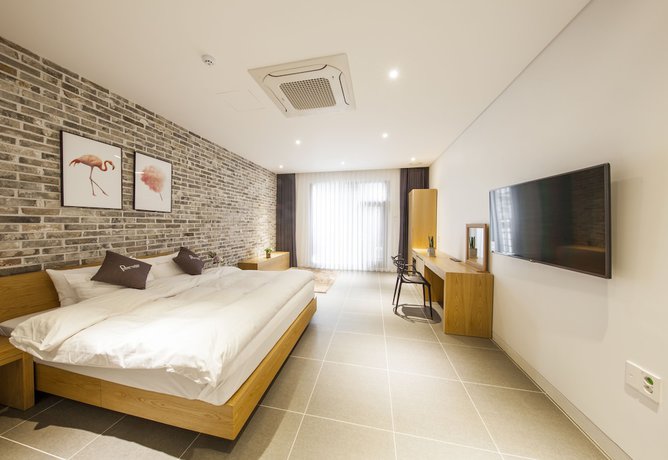 Imagen de la habitación del Hotel Schweizer Dorf. Foto 14