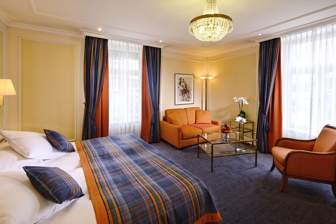 Imagen de la habitación del Hotel Schweizerhof. Foto 14