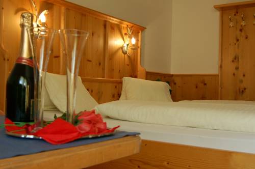 Imagen de la habitación del Hotel Schweizerhof, Oberau. Foto 3