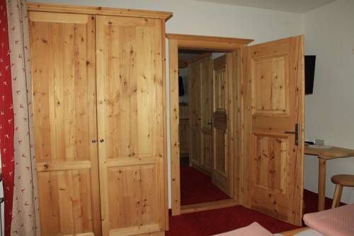 Imagen de la habitación del Hotel Schweizerhof, Oberau. Foto 4