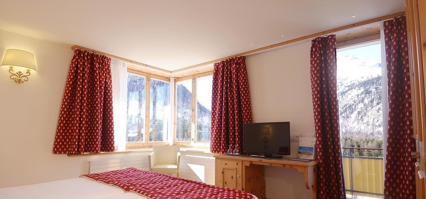 Imagen de la habitación del Hotel Schweizerhof Pontresina. Foto 4