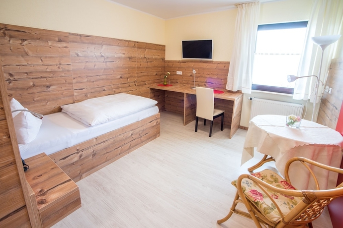 Imagen de la habitación del Hotel Schweizerhof, Schw&auml;bisch Gm&uuml;nd. Foto 9