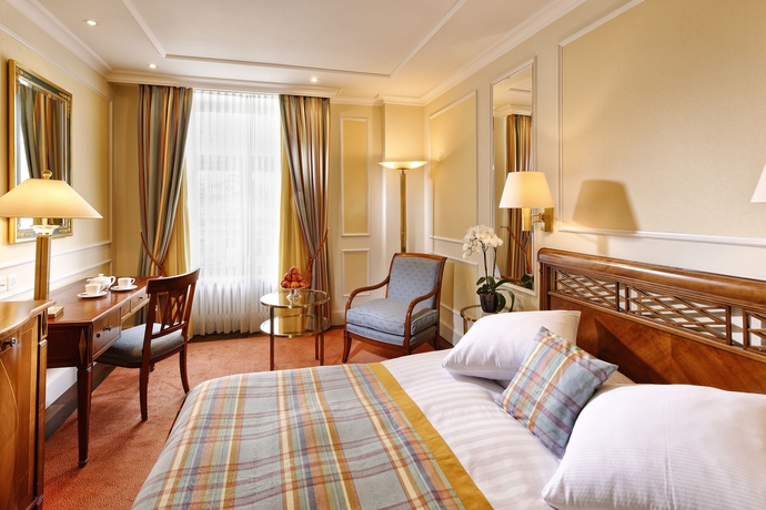 Imagen de la habitación del Hotel Schweizerhof, Z&uacute;rich. Foto 7