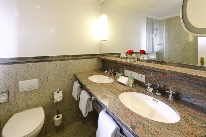Imagen de la habitación del Hotel Schweizerhof, Z&uacute;rich. Foto 8