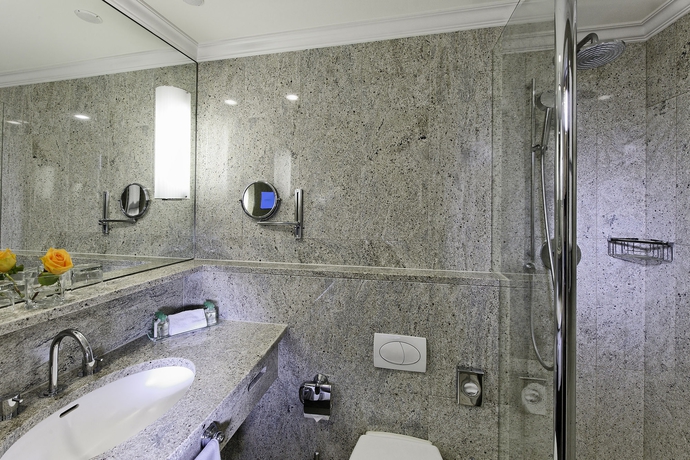 Imagen de la habitación del Hotel Schweizerhof, Z&uacute;rich. Foto 10