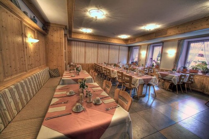 Imagen del bar/restaurante del Hotel Schw&ouml;rer. Foto 4