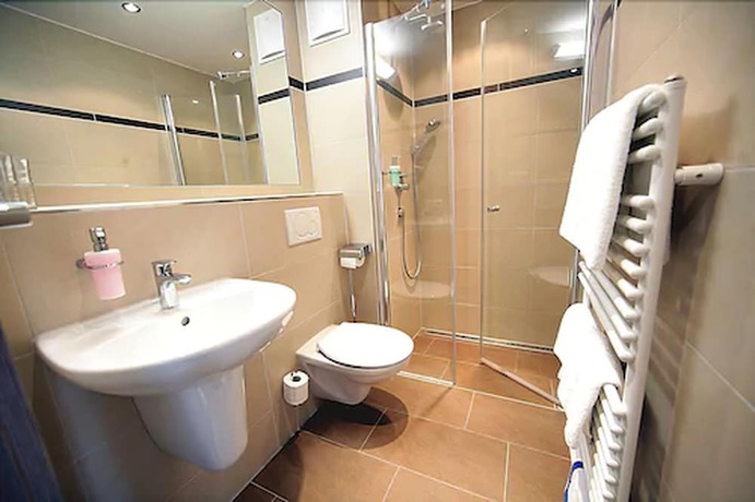 Imagen de la habitación del Hotel Schw&ouml;rer. Foto 17