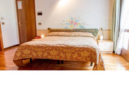 Imagen de la habitación del Hotel Sciatori, Ponte di Legno. Foto 5