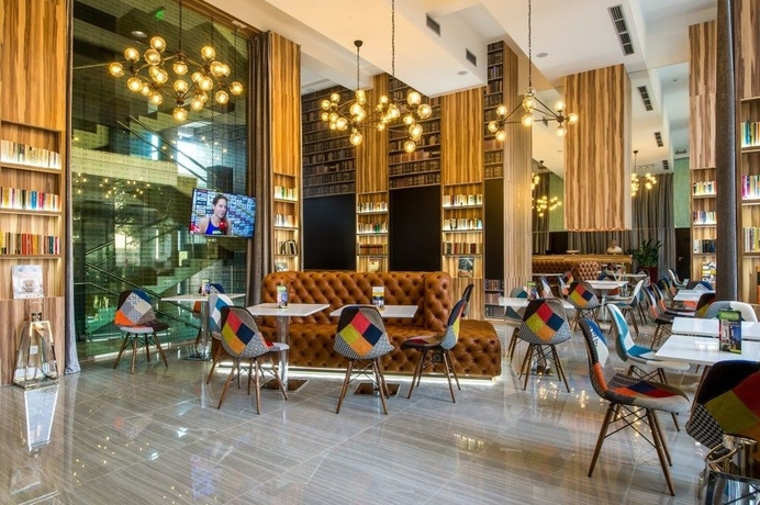 Imagen de los interiores del Hotel Science. Foto 13