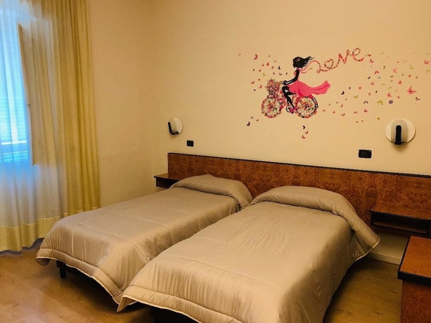 Imagen de la habitación del Hotel Scigliano. Foto 7