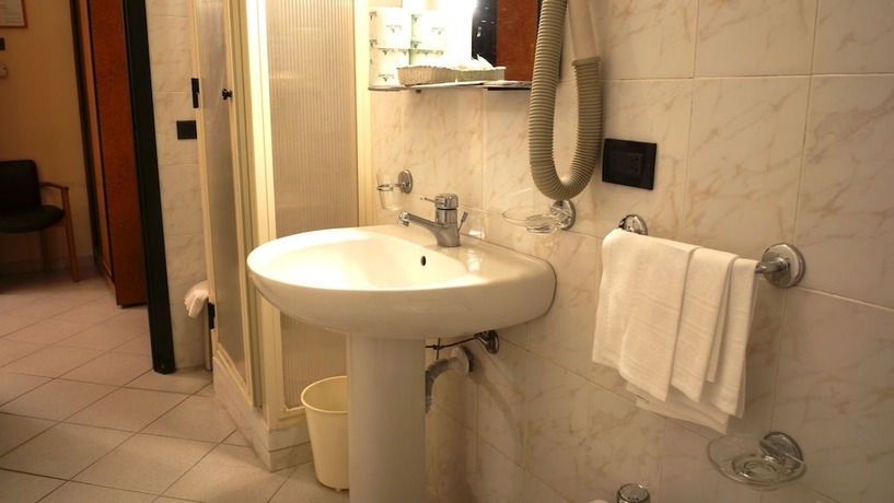 Imagen de la habitación del Hotel Scigliano. Foto 12