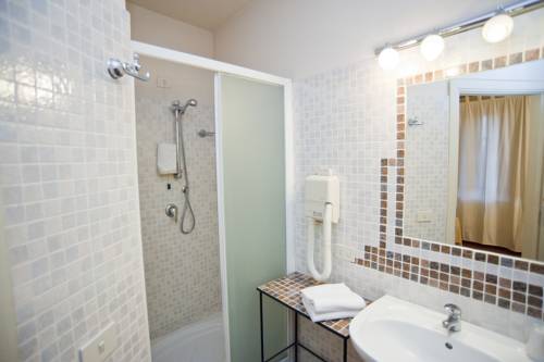 Imagen de la habitación del Hotel Scilla. Foto 9