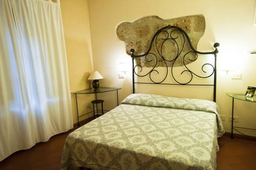 Imagen de la habitación del Hotel Scilla. Foto 14