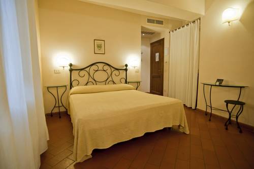 Imagen de la habitación del Hotel Scilla. Foto 15