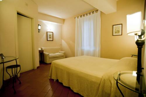 Imagen de la habitación del Hotel Scilla. Foto 16