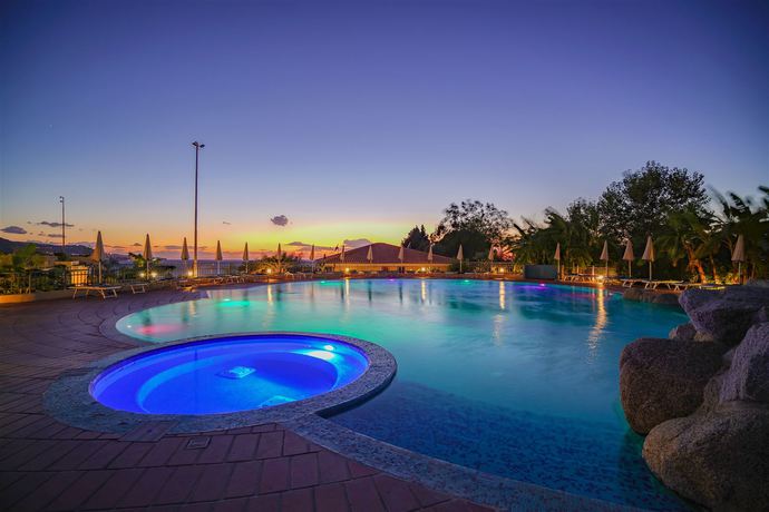 Imagen de la piscina del Hotel Scoglio del Leone. Foto 16