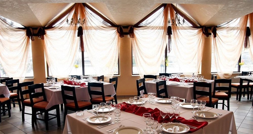 Imagen del bar/restaurante del Hotel Scorpion, Suceava. Foto 2