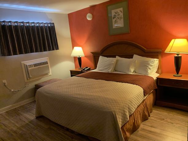 Imagen de la habitación del Hotel Scottish Inn and Suites, Bensalem. Foto 2