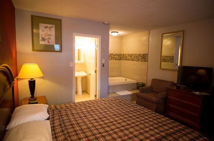 Imagen de la habitación del Hotel Scottish Inn and Suites, Bensalem. Foto 3