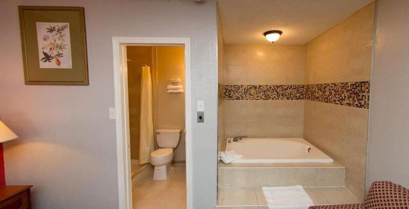 Imagen de la habitación del Hotel Scottish Inn and Suites, Bensalem. Foto 6