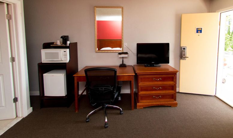 Imagen de la habitación del Hotel Scottish Inn and Suites, Bensalem. Foto 9