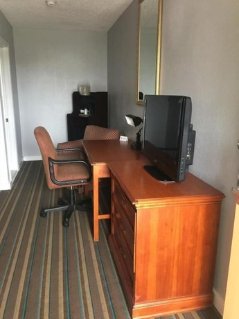 Imagen de la habitación del Hotel Scottish Inn and Suites, Bensalem. Foto 12