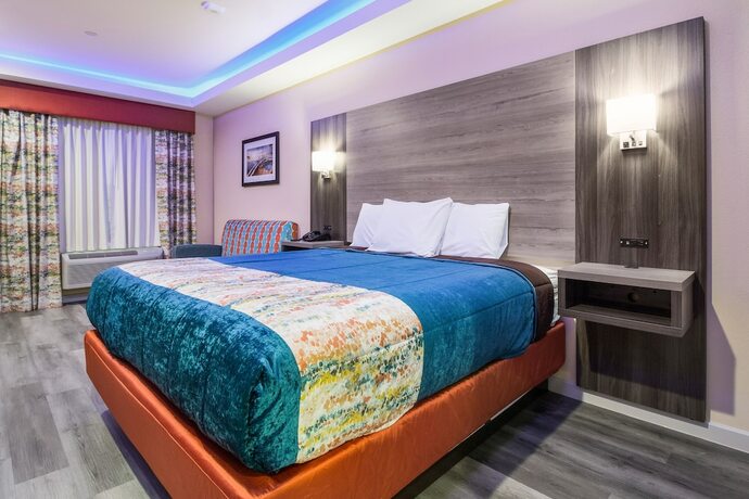 Imagen de la habitación del Hotel Scottish Inn and Suites Houston Willowbrook. Foto 12