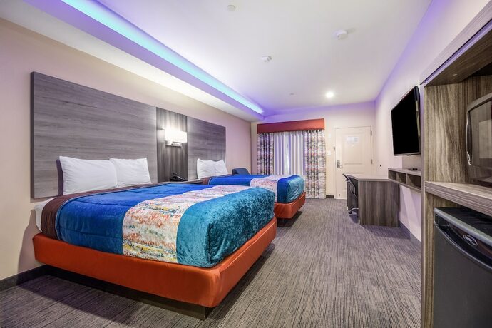 Imagen de la habitación del Hotel Scottish Inn and Suites Houston Willowbrook. Foto 13