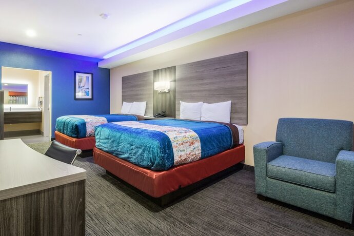 Imagen de la habitación del Hotel Scottish Inn and Suites Houston Willowbrook. Foto 15