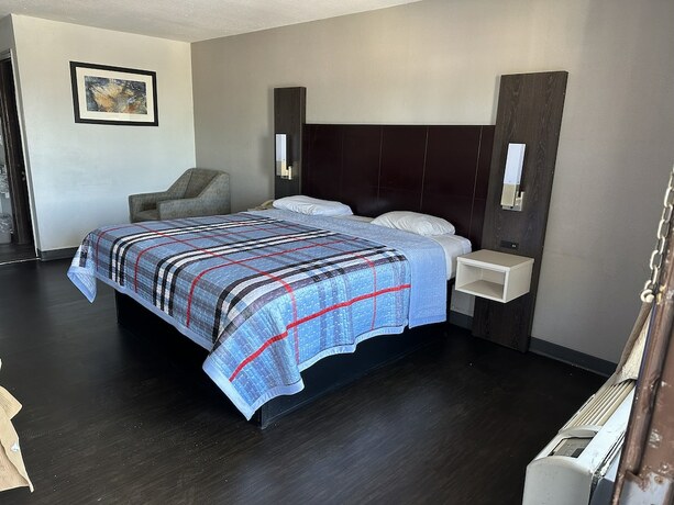 Imagen de la habitación del Hotel Scottish Inns Gordon Highway. Foto 8