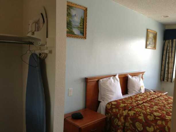 Imagen general del Hotel Scottish Inns Long Beach. Foto 2
