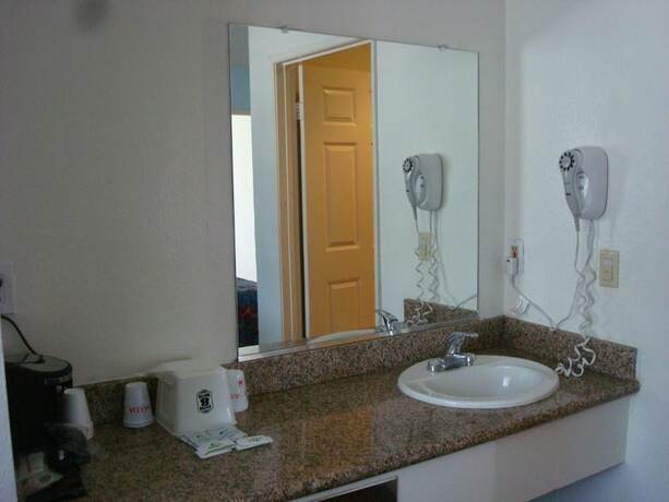 Imagen general del Hotel Scottish Inns Long Beach. Foto 8