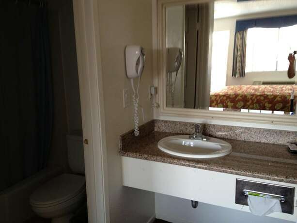 Imagen general del Hotel Scottish Inns Long Beach. Foto 10