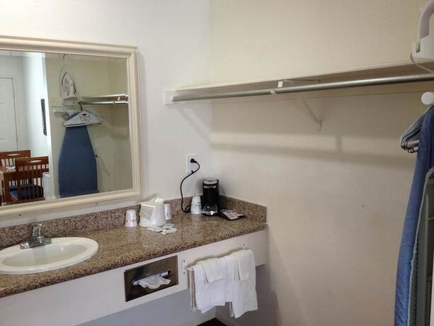 Imagen general del Hotel Scottish Inns Long Beach. Foto 15