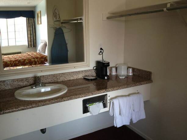 Imagen general del Hotel Scottish Inns Long Beach. Foto 16