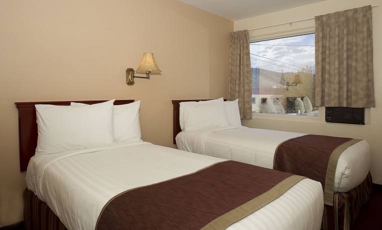 Imagen de la habitación del Hotel Scott's Inn and Suites. Foto 5