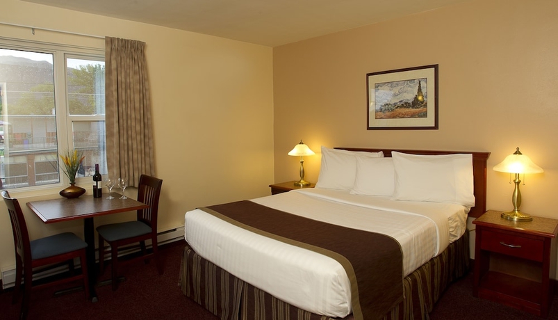 Imagen de la habitación del Hotel Scott's Inn and Suites. Foto 9