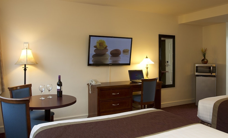 Imagen de la habitación del Hotel Scott's Inn and Suites. Foto 15