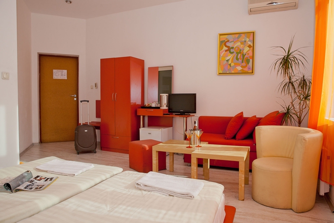 Imagen de la habitación del Hotel Scottys Boutique. Foto 7