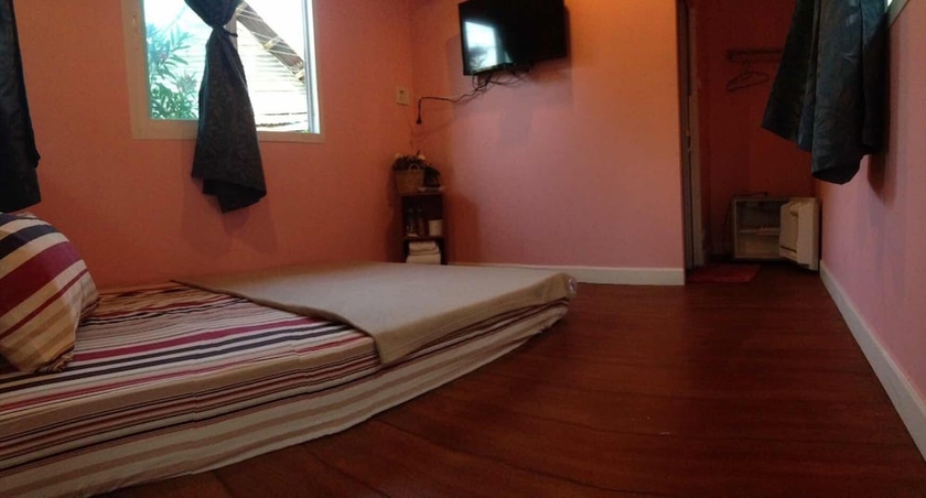 Imagen de la habitación del Hotel Se Sun Amphawa. Foto 11