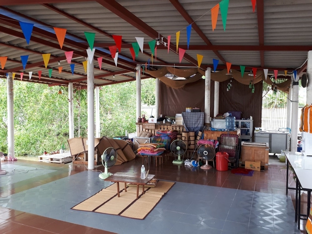 Imagen de los interiores del Hotel Se Sun Amphawa. Foto 18