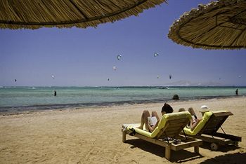 Imagen de los exteriores del Hotel Sea Beach Aqua Park Resort. Foto 5