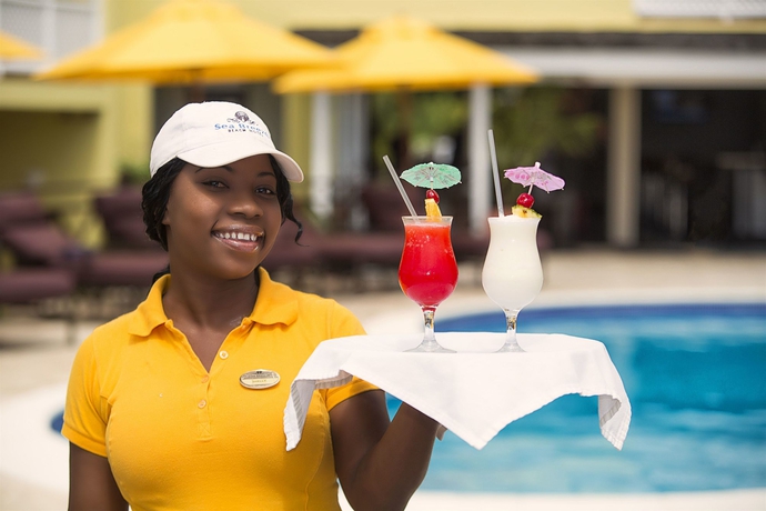 Imagen de la piscina del Hotel Sea Breeze Beach House By Ocean Hotels - All Inclusive. Foto 13