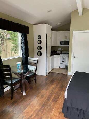 Imagen de la habitación del Hotel Sea Breeze Inn And Cottages. Foto 19