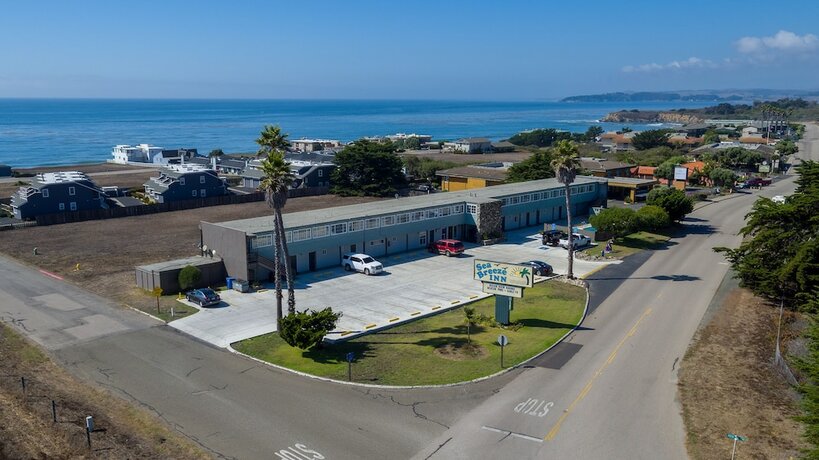 Imagen general del Hotel Sea Breeze Inn, San Simeon. Foto 1