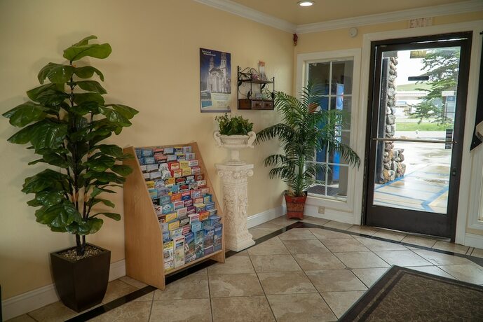 Imagen general del Hotel Sea Breeze Inn, San Simeon. Foto 10