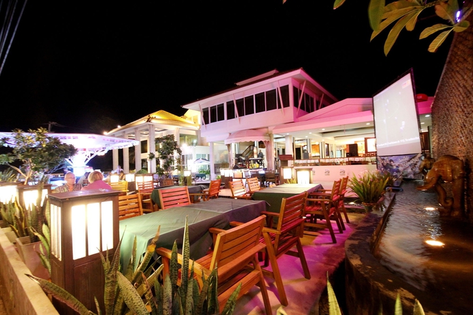 Imagen del bar/restaurante del Hotel Sea Breeze Jomtien Resort. Foto 9