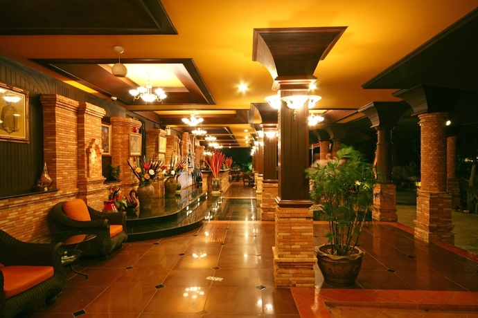 Imagen del bar/restaurante del Hotel Sea Breeze Resort. Foto 2